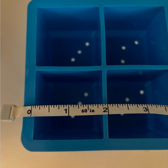 [NWT] Clear Ice Cube Maker - Picture 8 of 9